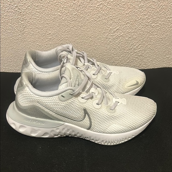 Nike White Athletic Running Sneaker - Picture 2 of 4